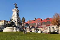 Il mercato Ferreira Borges a Porto dietro al giardino dell'Infante Dom Henrique