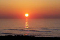 Sole al tramonto sull'oceano atlantico a Brito