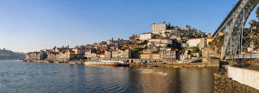 Il Duero a Porto col ponte di ferro Dom Luís I da Vila Nova de Gaia