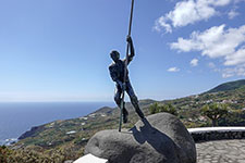 Statua ai saltatori canarios