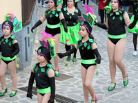 Ragazzine in costume ad Agulo