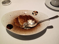 Tiramisù giapponese di spuma di soia e pinoli con...