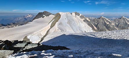 In vetta al Palù Occidentale, 3823 m, il 12 agosto 2024 sullo sfondo il Palù centrale