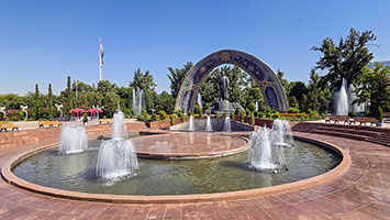 Фонтан в парке Рудаки в Душанбе - Fontana al parco Rudaki a Dushanbe 