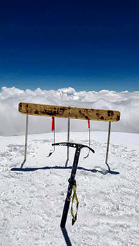 Вершина пика Корженевской, 7105 м - La vetta del Pik Korzenevskaja, 7105 m