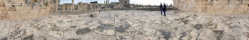 La piazza della rosa dei venti a Dougga
