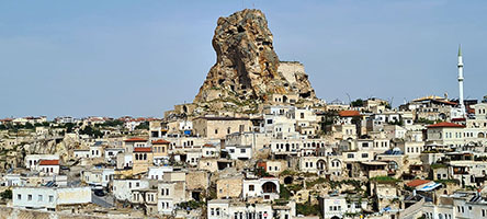Il 'castello' di Ortahisar di giorno