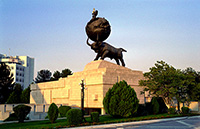 Asghabat - Monumento al terremoto