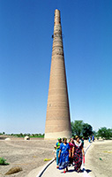 Urgench - Minareto e donne
