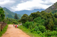 La strada da Ibanda al Karibu gate