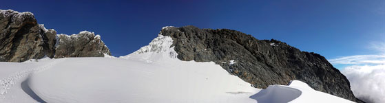 La sella tra le cime Alexandra e Margherita
