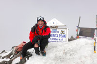 Giuseppe sulla cima Margherita, la vetta del Ruwenzori