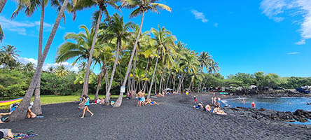 Spiaggia nera di Punaluʻu a Big Island