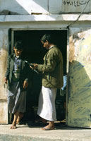 Acquisto di un'arma al Suq at Tahl