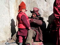 
            
            
            Vestizione monachelli al gompa di Karsha




            
            
            
            