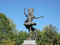 Statua di Bübüsara Beyşenalieva