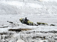 Rottami di un vecchio elicottero caduto