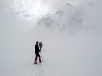 La vetta del GI spunta tra le nebbie