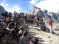 Danze di portatori a Urdukas