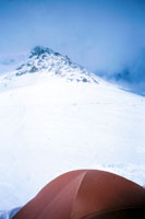 La vetta tra le nubi dal Campo III