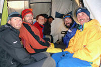 Il gruppo in tenda, da sinistra: Adriano Dal Cin, Marco Tossutti, Alessandra Canestri, Simone La Torre, Sergio Roi