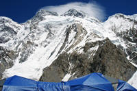 Il Broad Peak sopra le tende