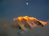 La luna sul Nanga Parbat