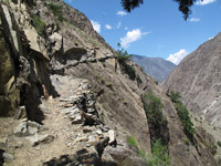 Il sentiero verso il Campo Base