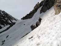 Strada interrotta dalle valanghe