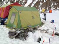 Crepaccio vicino alla nostra tenda mensa