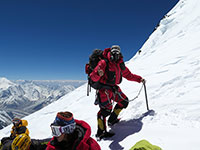 Salendo verso il campo quattro 