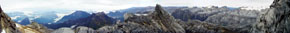 Panorama a 360° dalla cresta della Piramide Carstensz davanti alla "Tirolina" a 4800 m