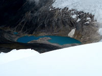 Laguna alla base dell'Artesonraju